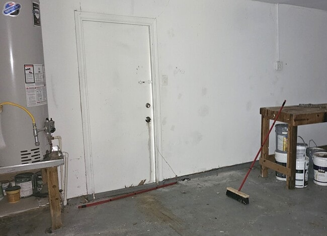 Building Photo - 3303 Roaming Woods Ln