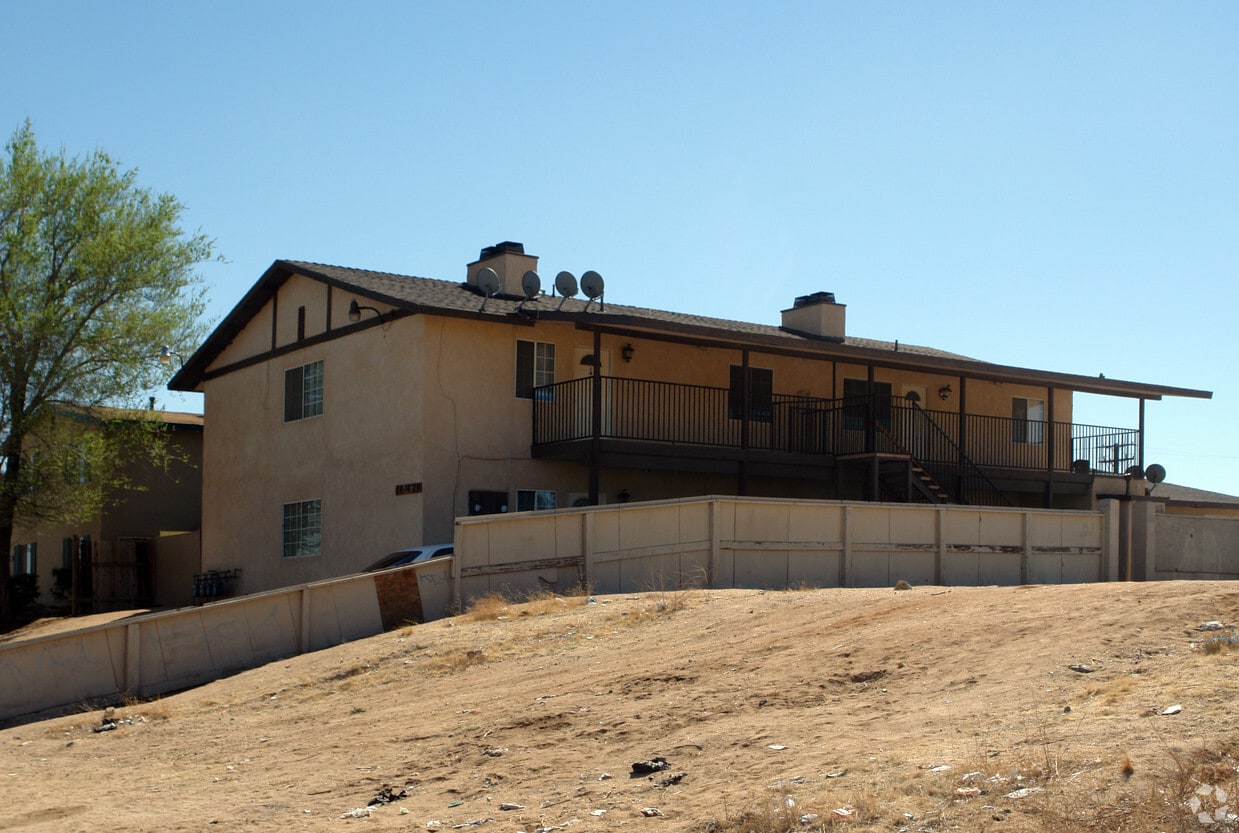 Primary Photo - 16471 Lariat Rd
