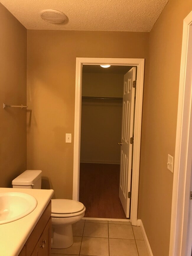 Building Photo - 814 King Arthur Dr