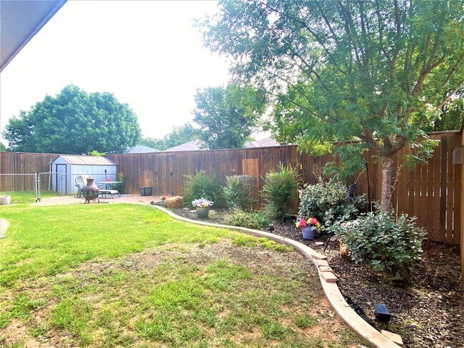 Building Photo - **BEAUTIFUL WESTCHESTER PARK ADDITION HOME**