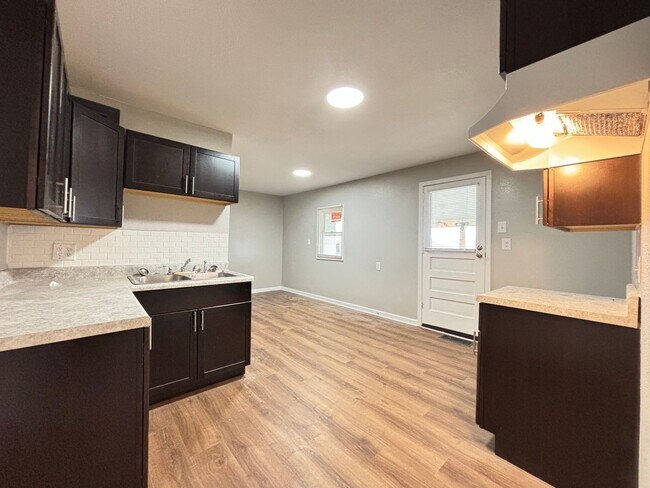 Building Photo - Riverview Estate