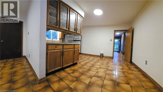 Building Photo - 730 Garth St