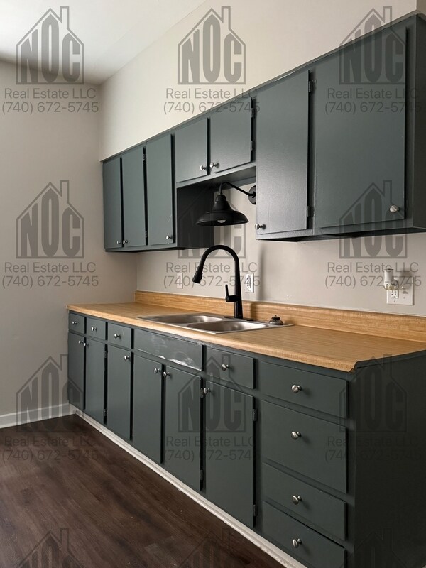 Building Photo - 160 160 1/2 Lake St. - 160