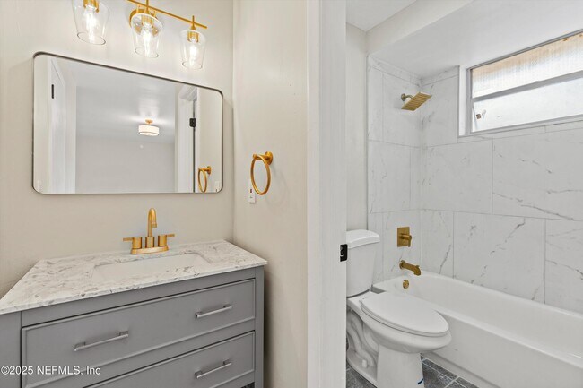 Foto del edificio - 3329 Mayflower St