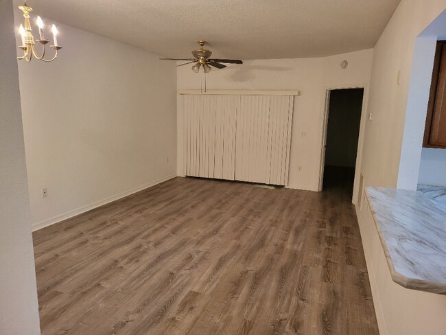 Building Photo - 9539 Newdale Way