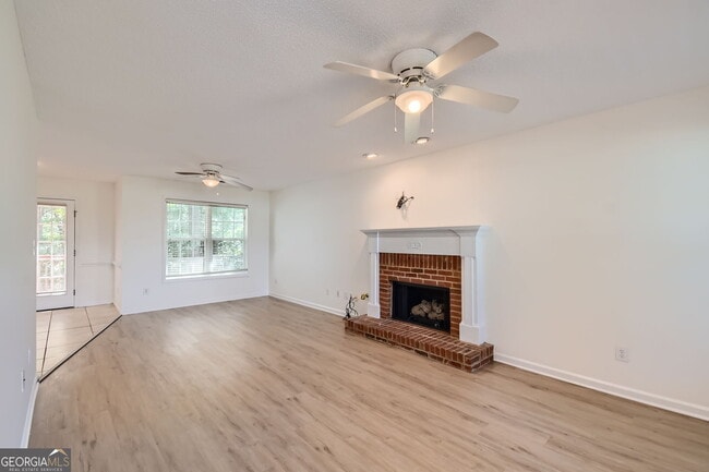 Building Photo - 293 Whitney Ln