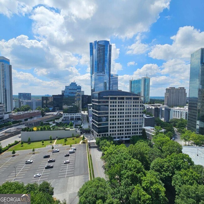 Foto del edificio - 3334 Peachtree Rd NE