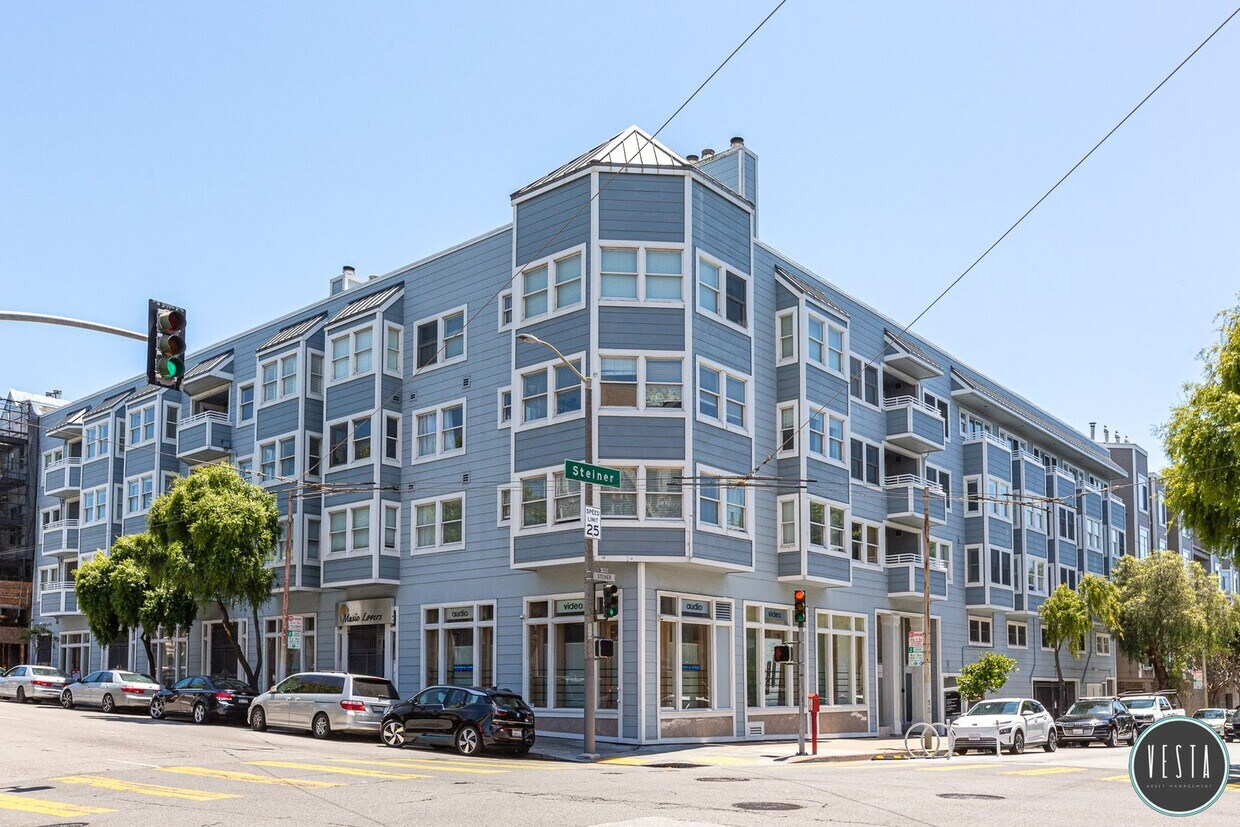 Foto principal - TRANQUIL 2BD/2BA CONDO WITH COURTYARD VIEW...
