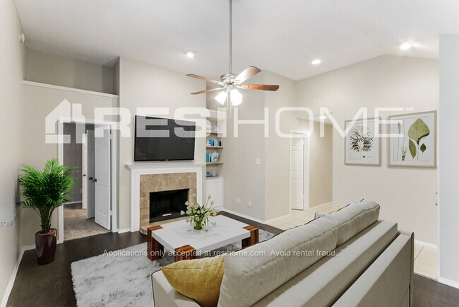 Foto del edificio - 9711 Pinehurst Lane