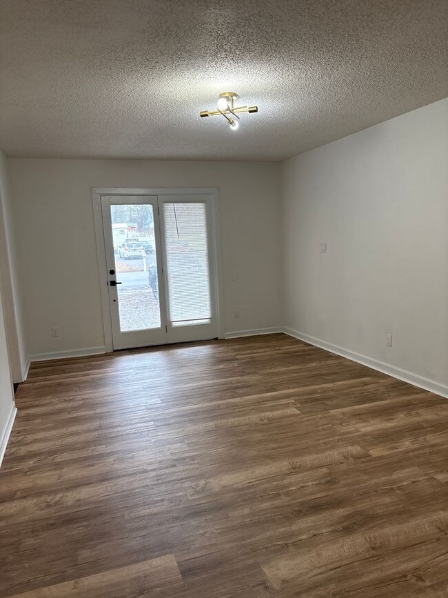 Building Photo - Charming Home in the Center of Tullahoma...