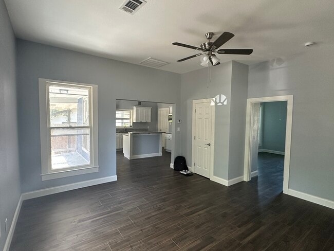 Foto del edificio - 430 E Woodard St
