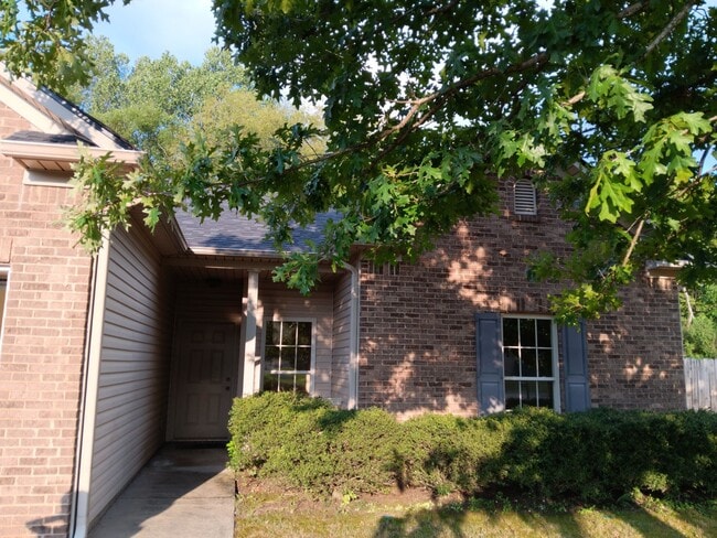 Front entrance - 1007 Meriweather Dr