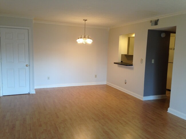 Building Photo - 1338 Lynmar Dr