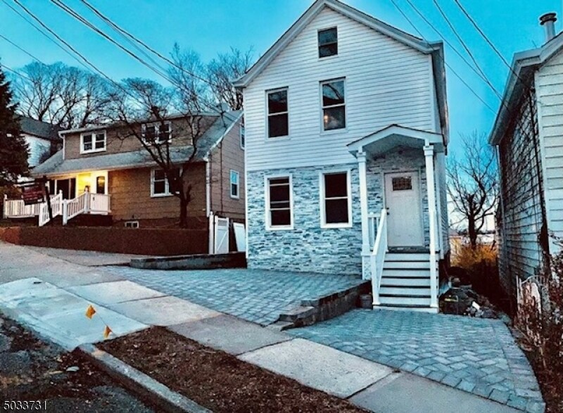 Primary Photo - 65 Mohawk Ave