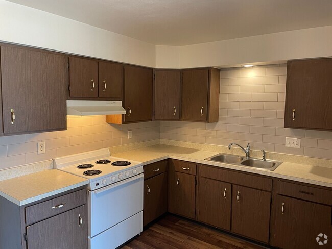 Building Photo - Immaculate Updated 2 Bedroom with 1 Bath