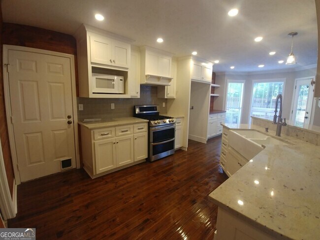 Foto del edificio - 51 Bradford Station Dr