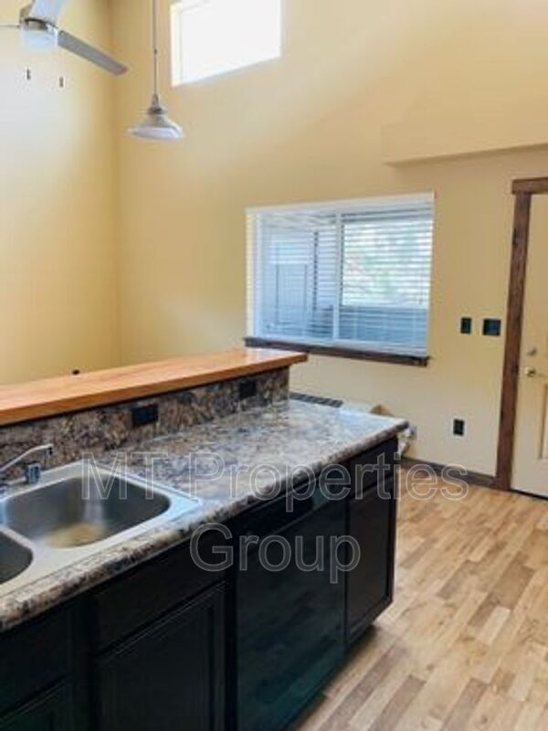 Foto del edificio - 630 N 5th St W