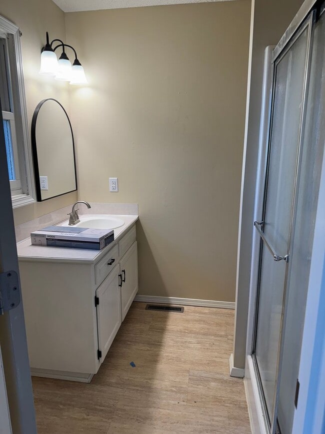 Foto del edificio - Lots of updates!  Southside 3 bedroom house