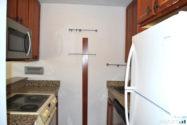 Foto del edificio - 87 Glenbrook Rd