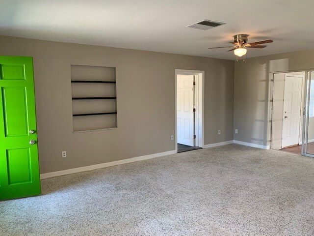 Sala de estar/Puerta de garaje/Terraza acristalada - 1367 Gainesville dr