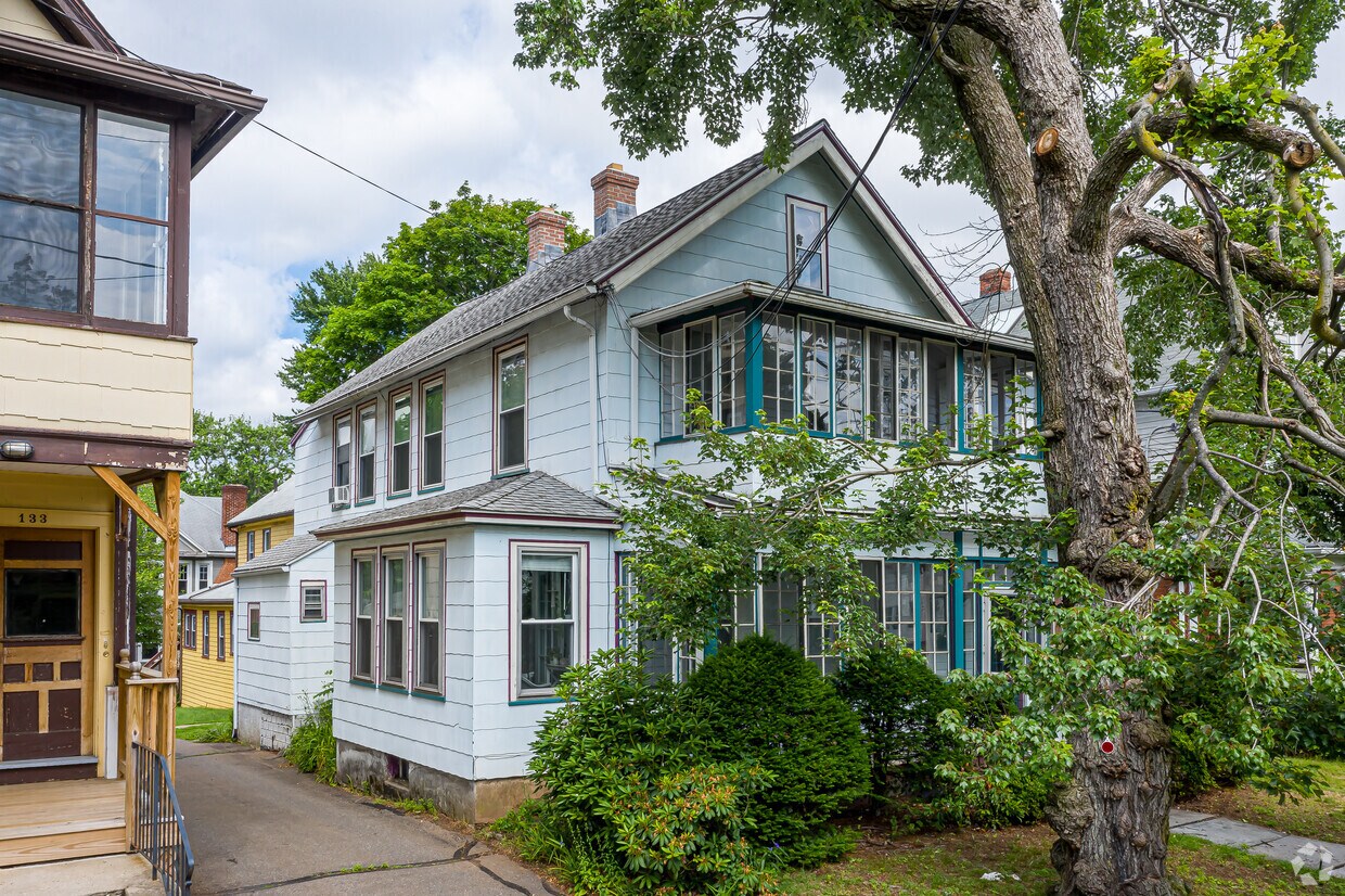 Foto del edificio - 129-131 S Quaker Ln