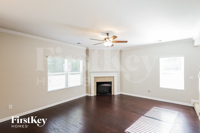 Foto del edificio - 7009 Elm Crest Cir