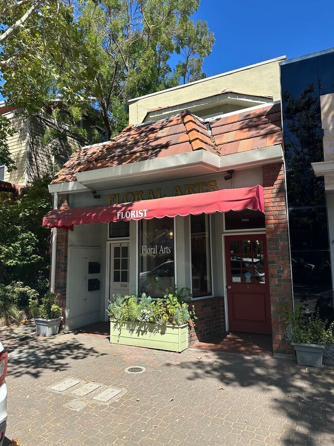 Foto del edificio - 3584 Mount Diablo Blvd