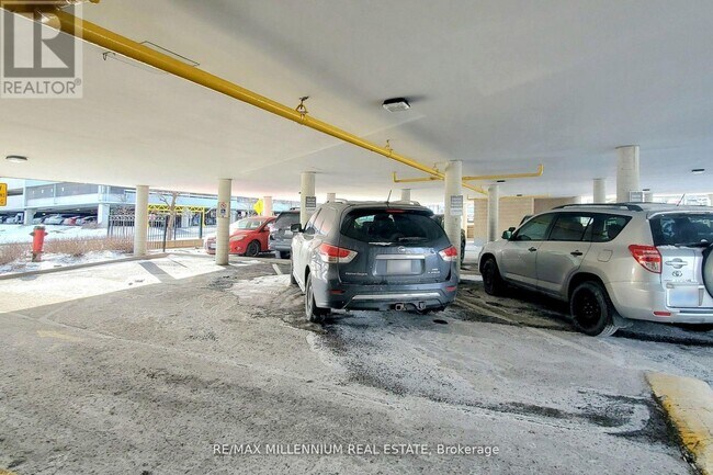 Building Photo - 160 Wellington St E