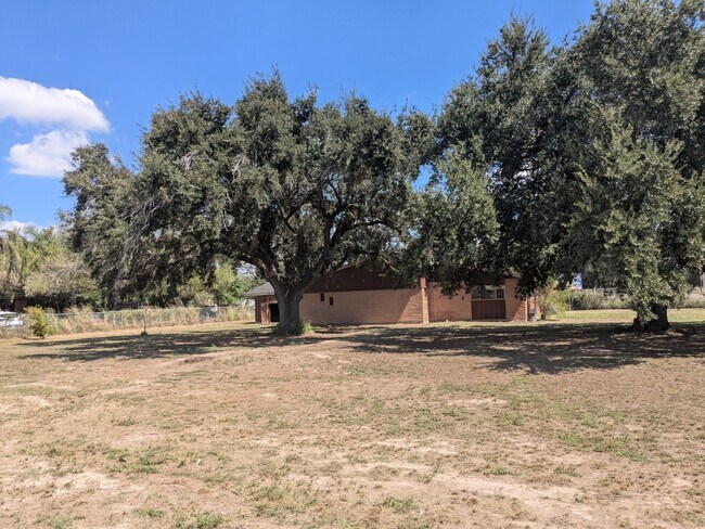 Foto del edificio - 1439 N Alamo Rd