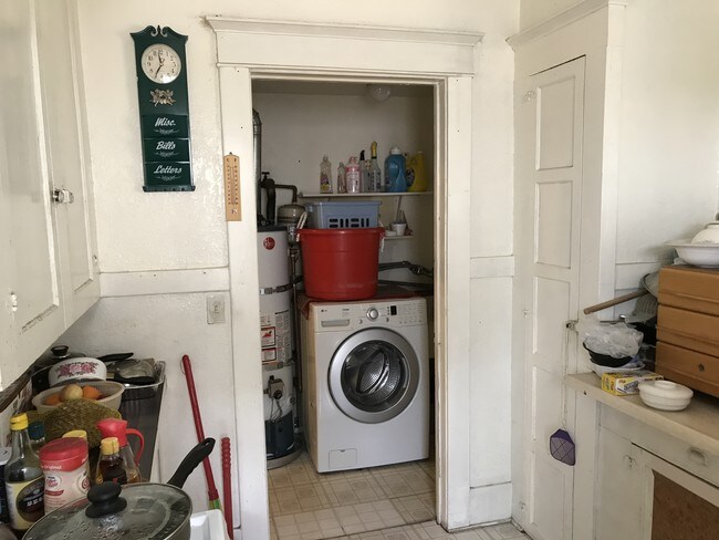 Interior Photo - 1319 N Broadway