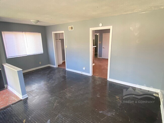 Foto del edificio - 2463 Brewster Ave