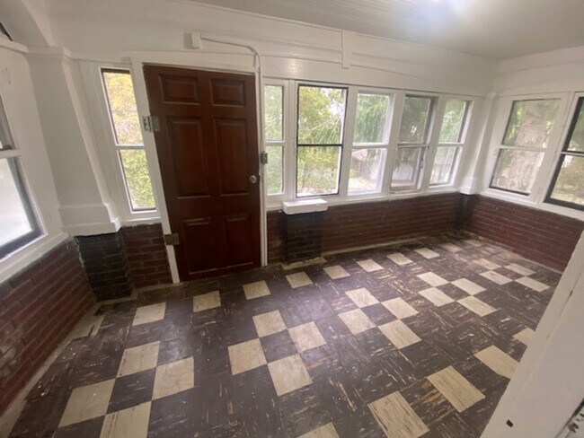 Building Photo - Updated 5-Bed, 2-Bath with Attic Suite & C...
