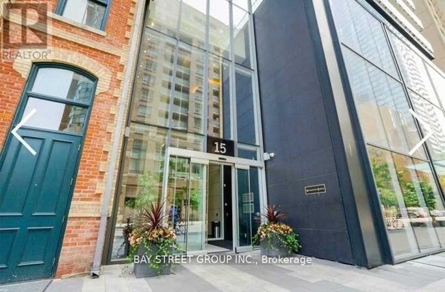 Building Photo - 15 Grenville St