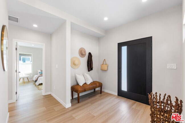 Foto del edificio - 8621 Olin St
