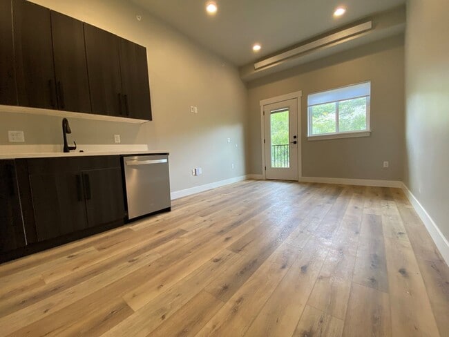 Building Photo - Stylish 1BD Condo with Modern Finishes