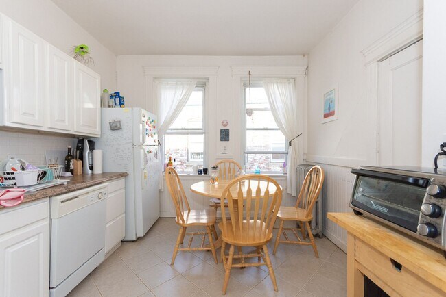 Foto del edificio - HOT ALLSTON LISTING!!!!