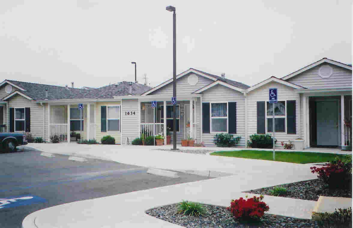 Building Photo - Summercreek Place