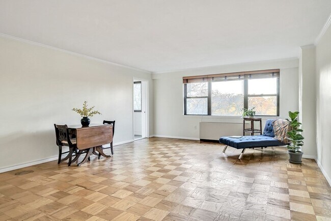 Foto del edificio - 8 Whittier Pl