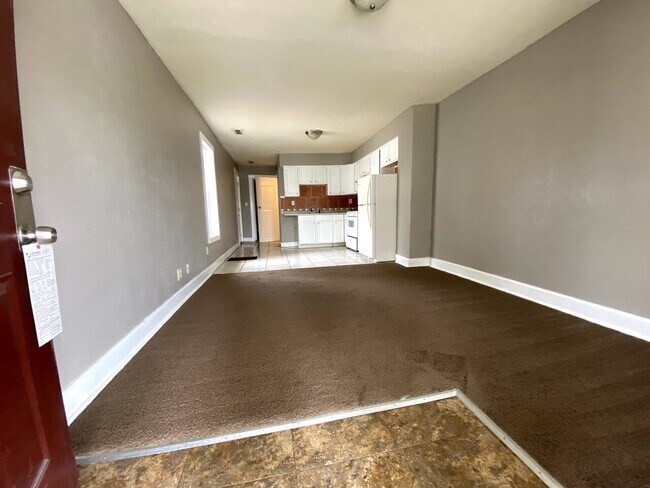 Foto del edificio - 425 Leeds Ave / RE INTEGRITY