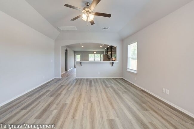 Building Photo - 4/2/2 in Broken Arrow!