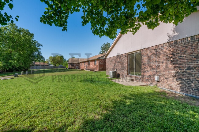 Building Photo - 6903 W O'Neil St