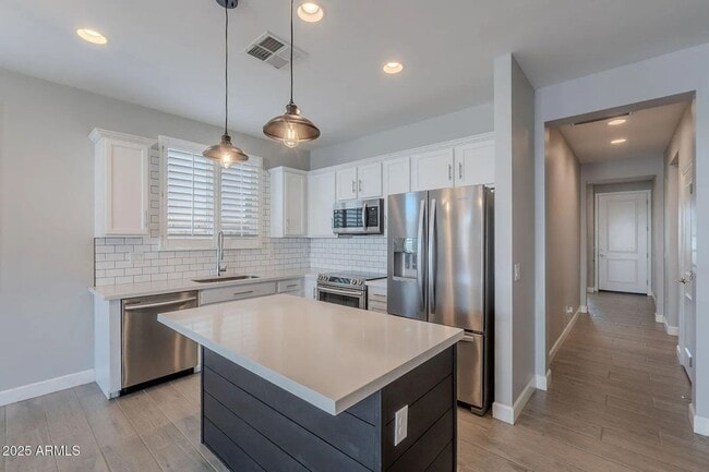 Building Photo - 598 Hazelnut Ln