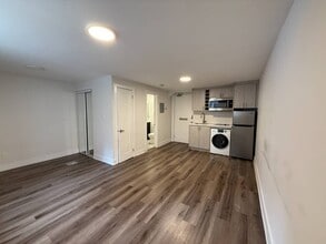 Building Photo - 140 Springhurst Ave