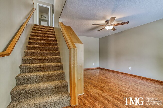 Building Photo - Wonderful 3 Bed 2.5 Bath Home in Battle Gr...