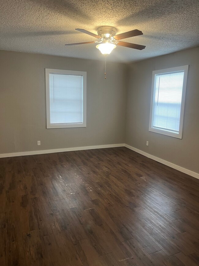 living room - 122 Hickory St