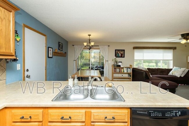 Building Photo - 10202 Catalina Dr