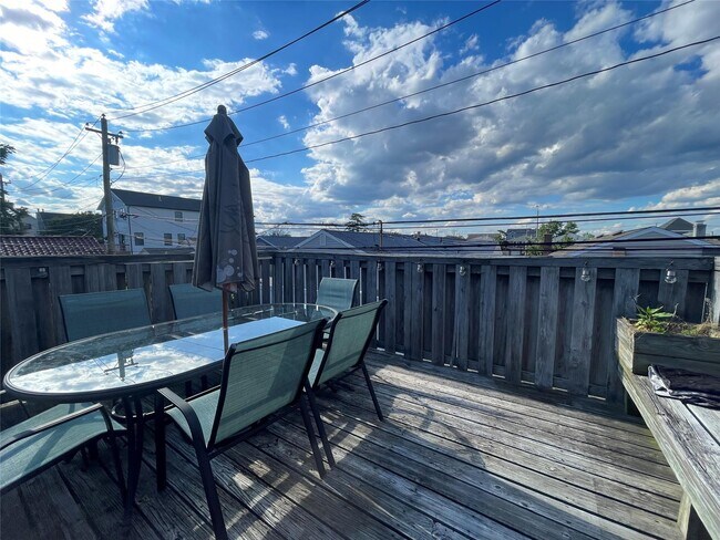 Foto del edificio - 731 E Walnut St