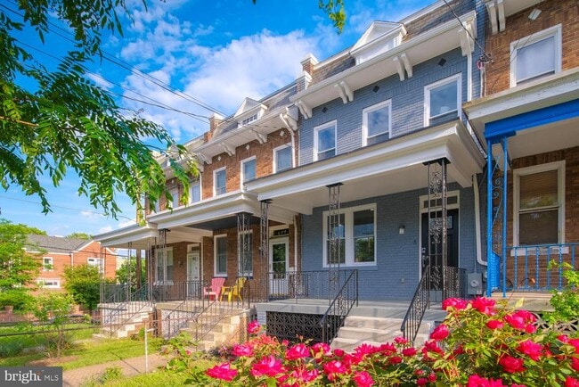 Foto del edificio - 704 Ingraham St NW