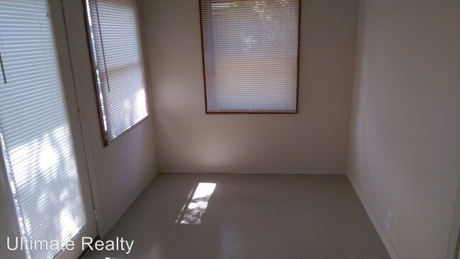 Building Photo - 3 br, 1.5 bath House - 5 Hammes Dr.