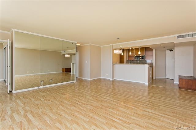 Building Photo - 581 Kamoku St
